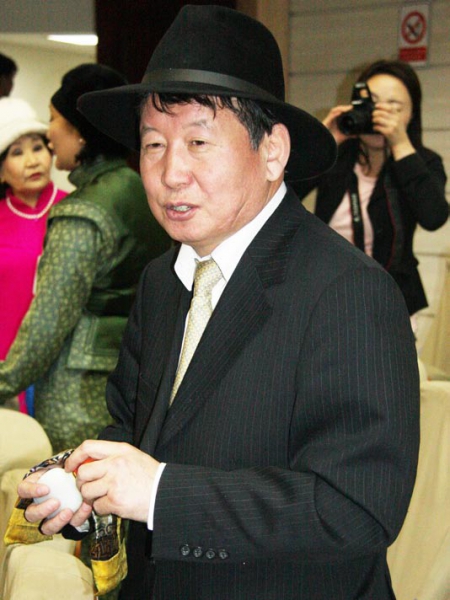 Д.Лүндээжанцан гишүүнийг залбируулсан “Сэрүүн хасын нууц“